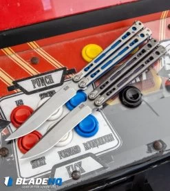 Hom Design Chimera Balisong Knife Tumbled Ti/Purple G-10 (4.75 SW) -Knives And Tools Hom Design Chimera Plus Balisong Knife Satin Ti Blue G 10 Two Tone BHQ 100561 kp arcade web 1